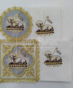 JUEGO ALTAR CORDERO BORDADO TIPO PINTURA